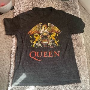 A rock shirt and it says queen